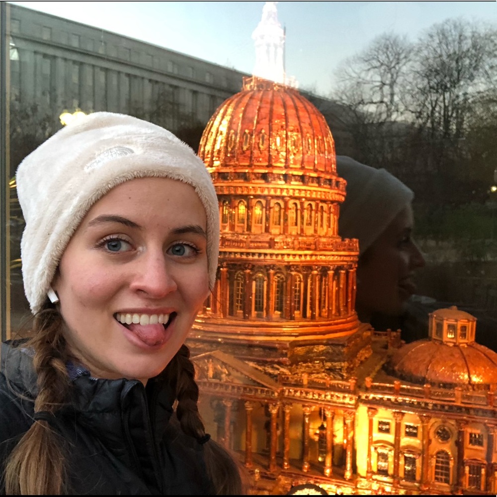 Meet your Posher, Claudia